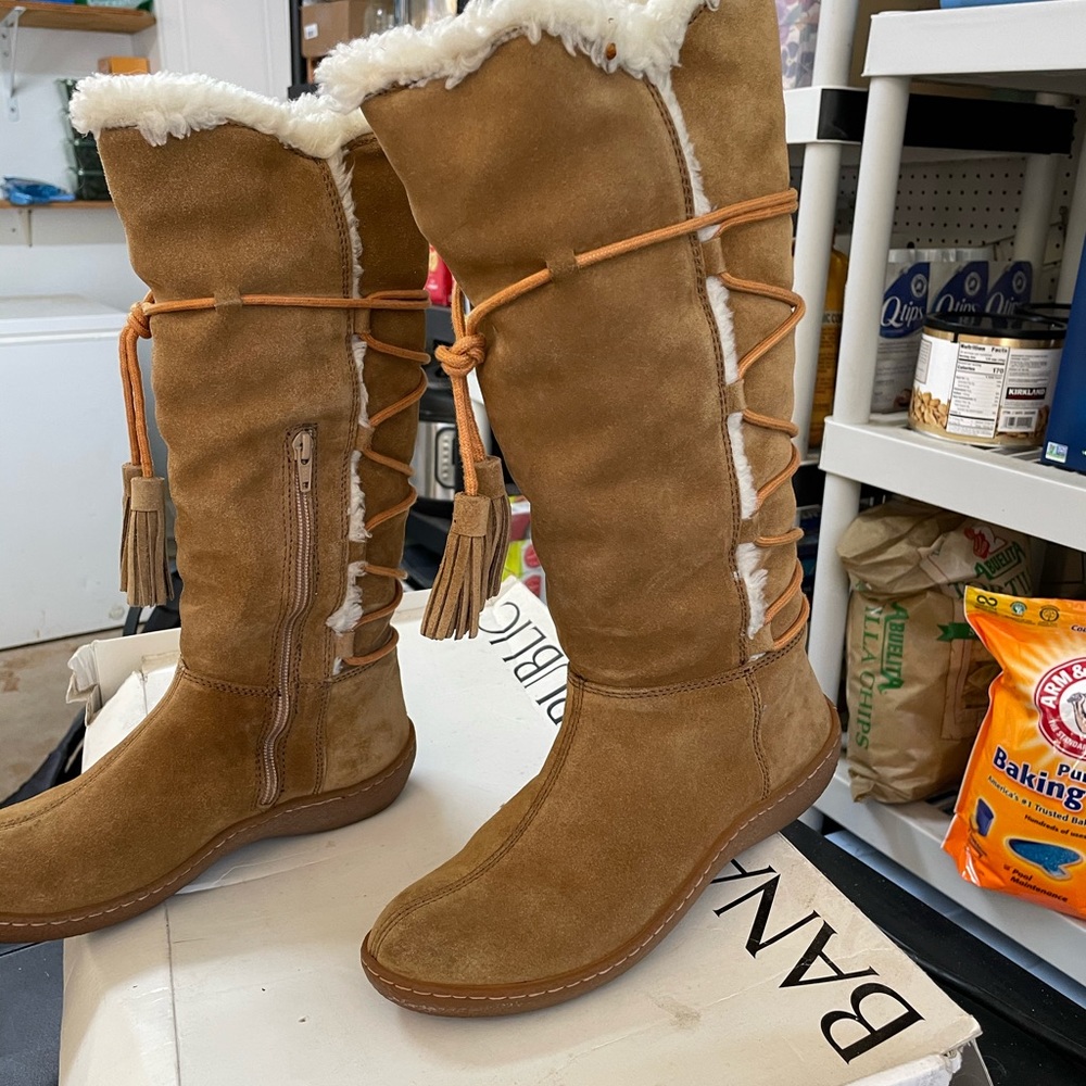 BANANA REPUBLIC LACE UP BOOTS SIZE 7.5